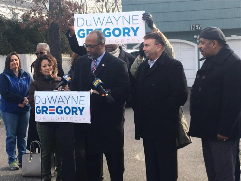 Presidente de la legislatura del condado de Suffolk, DuWayne Gregory, anuncia candidatura para el Congreso Federal