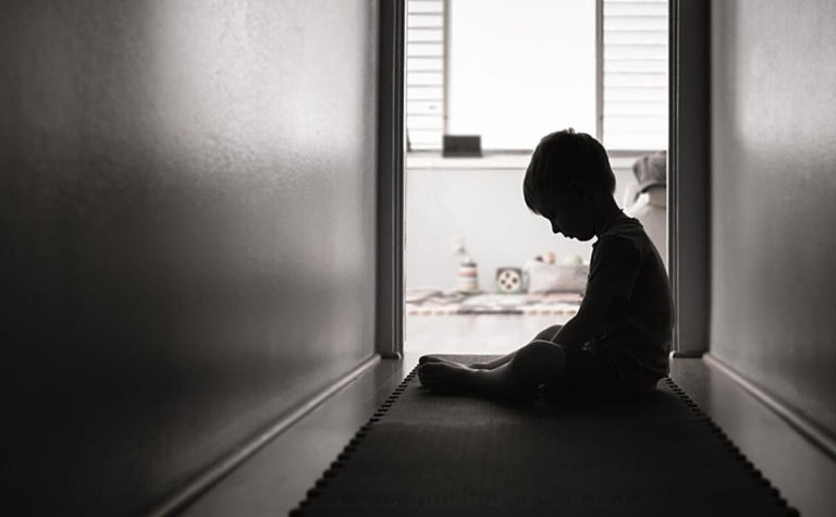 ¡Los niños no tienen la culpa! Reconozca el maltrato de menores y denúncielo