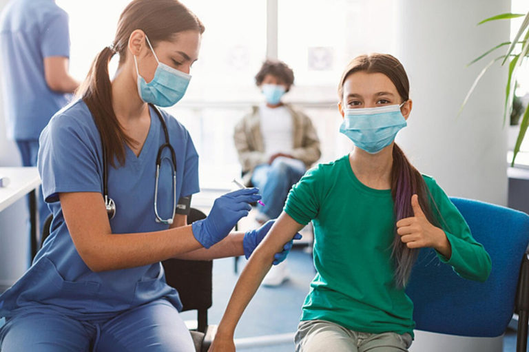 Nuevas recomendaciones de la vacuna contra el COVID-19 para niños y adolescentes
