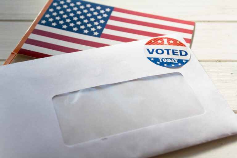 ¿Votas desde el extranjero? Inscríbete para votar antes de la fecha límite en tu estado